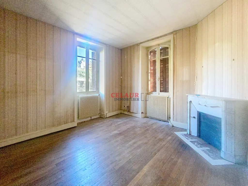 Immeuble de caract&egrave;re &agrave; restaurer