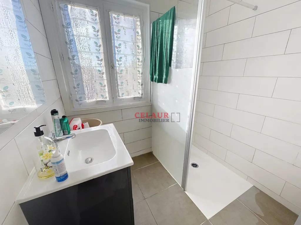 MAISON &Agrave; R&Eacute;NOVER AVEC VUE DEGAGEE &Agrave; LAGUENNE