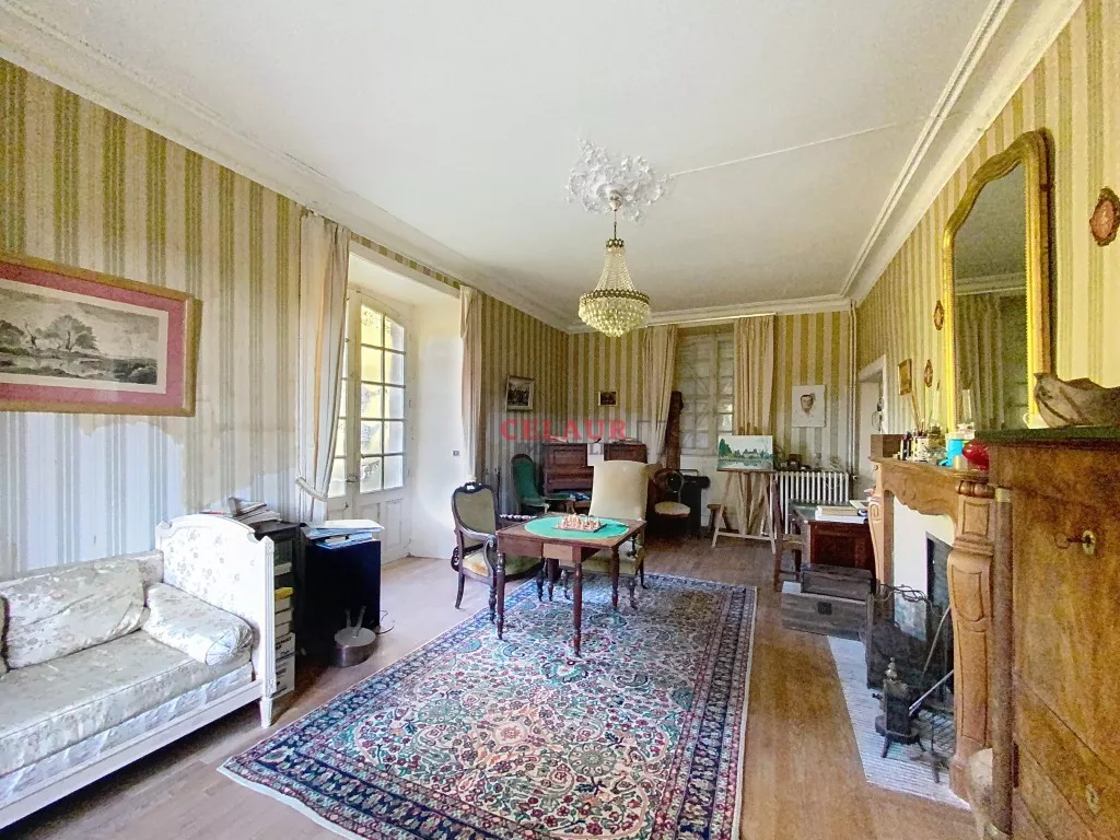 Maison de ma&icirc;tre sur plus de 7 hectares