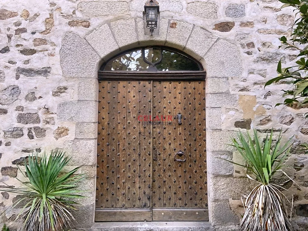 Maison de ma&icirc;tre sur plus de 7 hectares