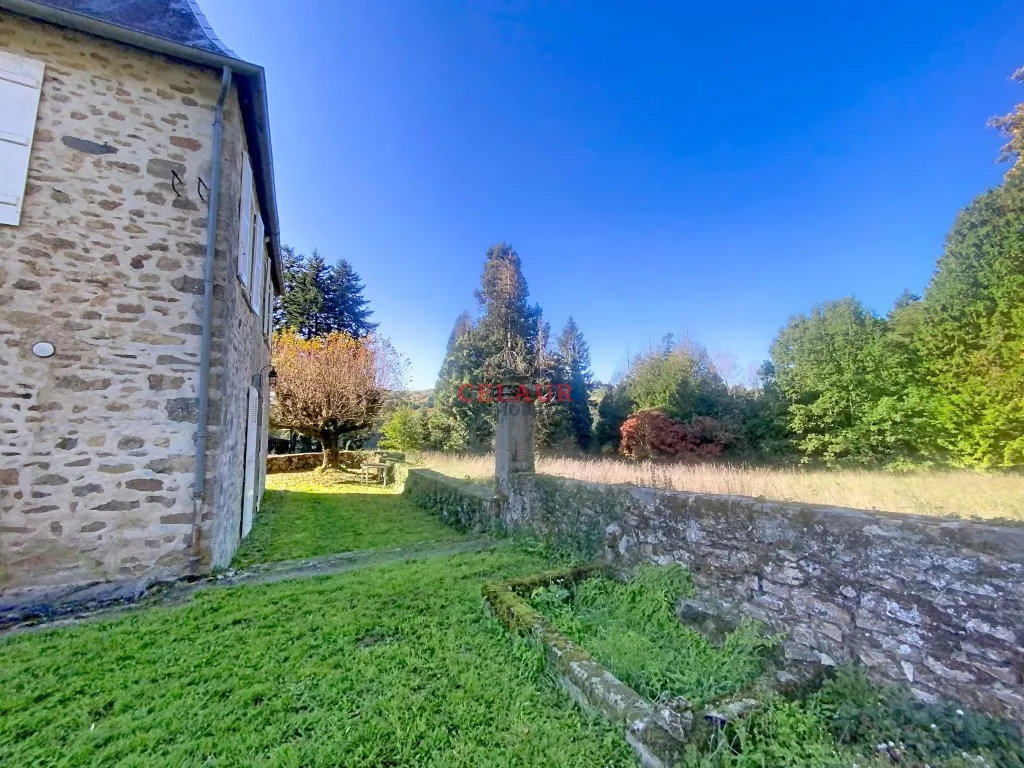 Maison de ma&icirc;tre sur plus de 7 hectares