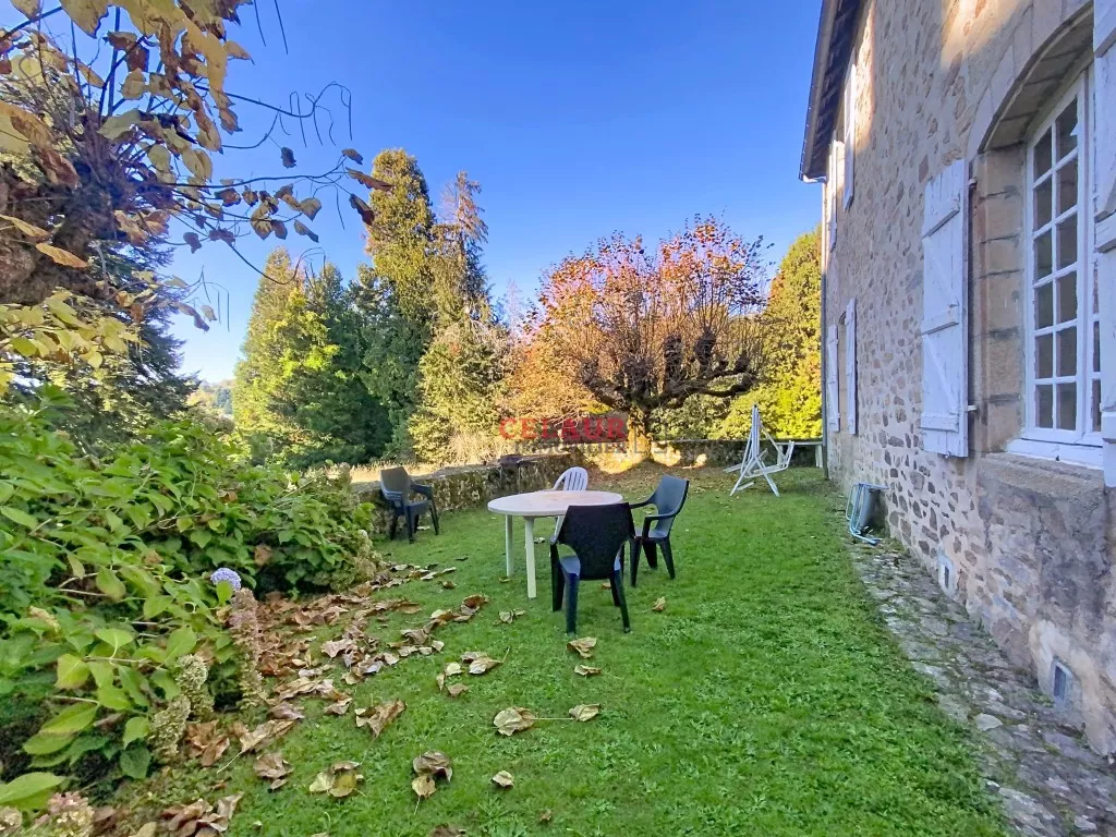 Maison de ma&icirc;tre sur plus de 7 hectares