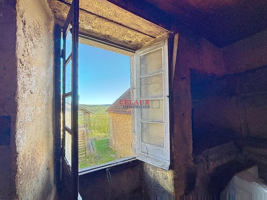 MAISON DE VILLAGE AVEC JARDIN A RESTAURER