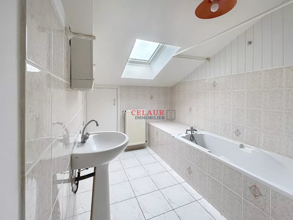 MAISON FAMILIALE 160 M&sup2; AVEC TERRAIN ET VUE D&Eacute;GAG&Eacute;E