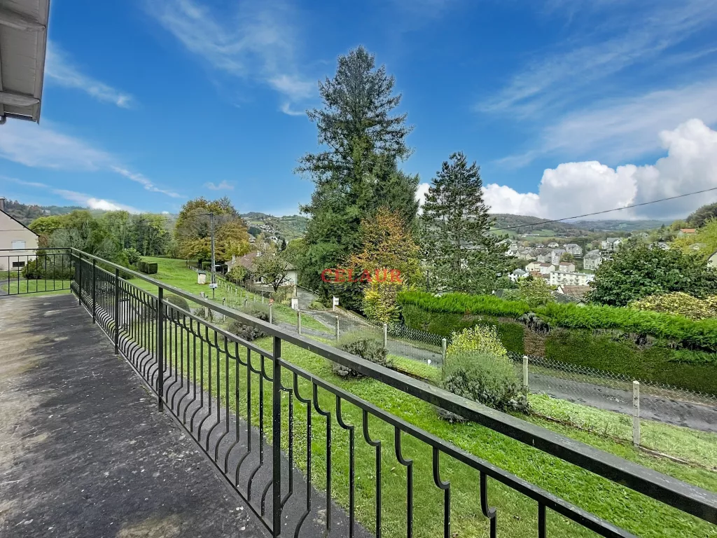 MAISON FAMILIALE 160 M&sup2; AVEC TERRAIN ET VUE D&Eacute;GAG&Eacute;E