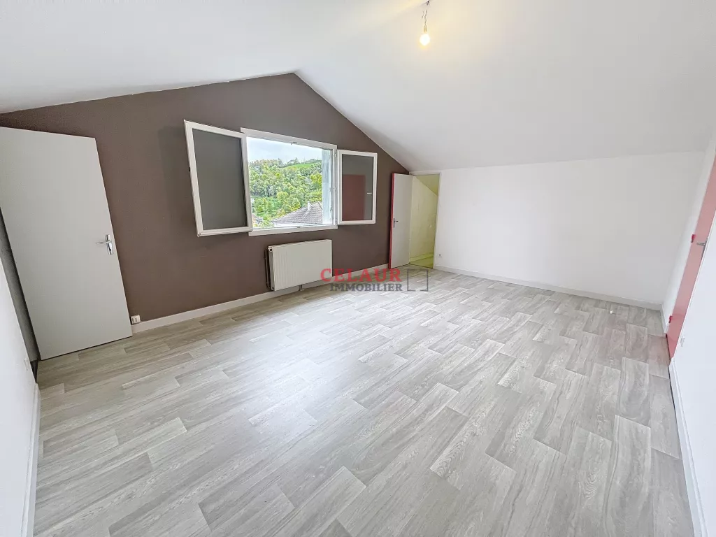 MAISON FAMILIALE 160 M&sup2; AVEC TERRAIN ET VUE D&Eacute;GAG&Eacute;E