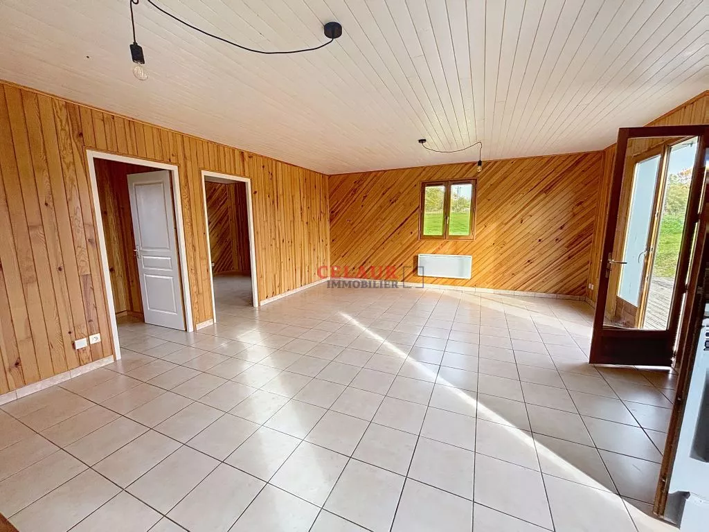 PLAIN PIED A OSSATURE BOIS SUR 1566 M&sup2; DE TERRAIN