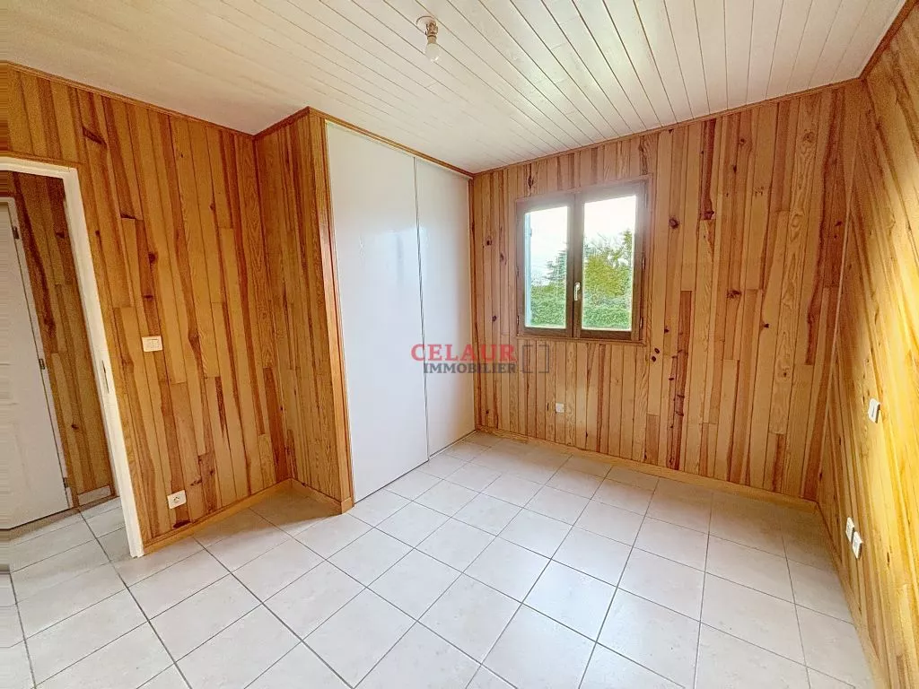 PLAIN PIED A OSSATURE BOIS SUR 1566 M&sup2; DE TERRAIN