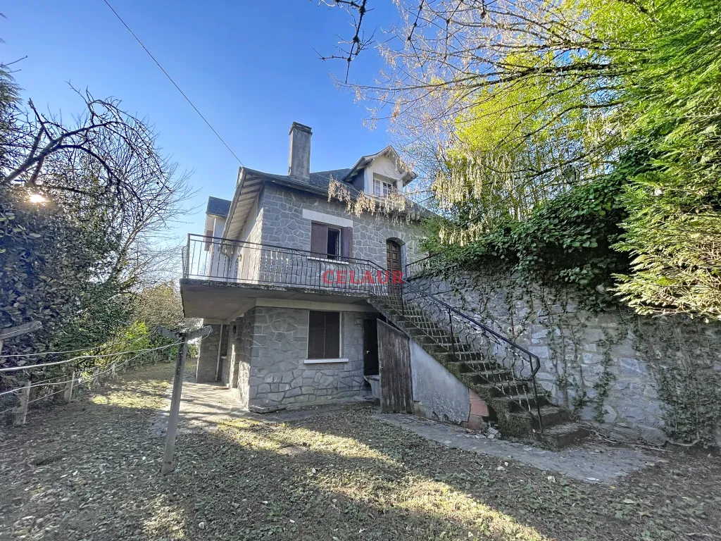 MAISON DE CARACT&Egrave;RE EN PIERRE &Agrave; R&Eacute;NOVER