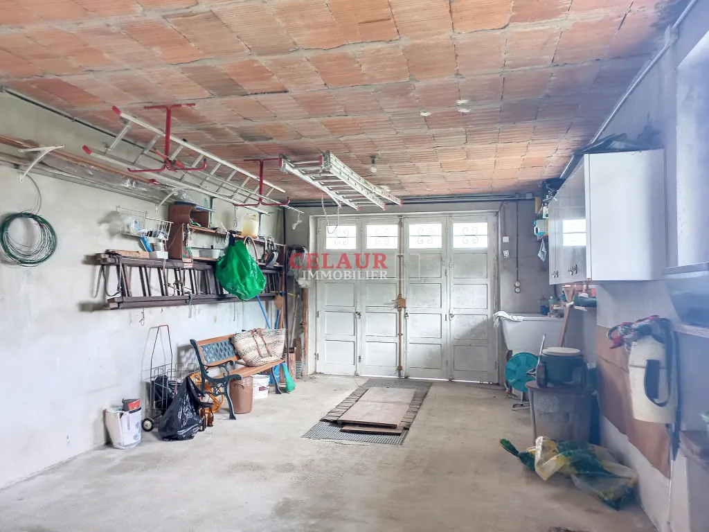 Maison en pierre situ&eacute;e au calme