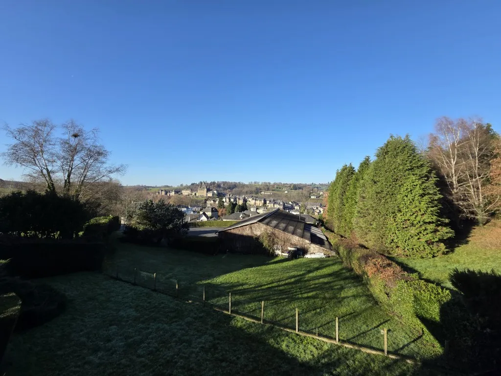 Maison en pierre situ&eacute;e au calme