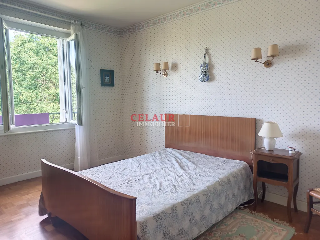 Maison en pierre situ&eacute;e au calme