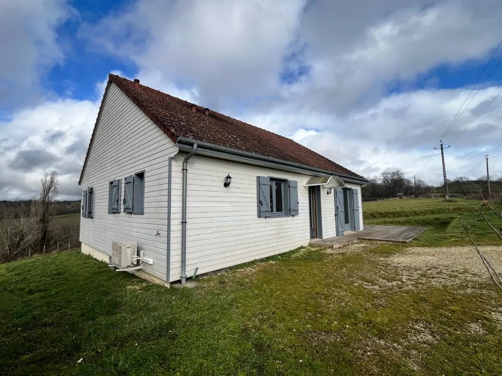 PLAIN PIED A OSSATURE BOIS SUR 1566 M&sup2; DE TERRAIN