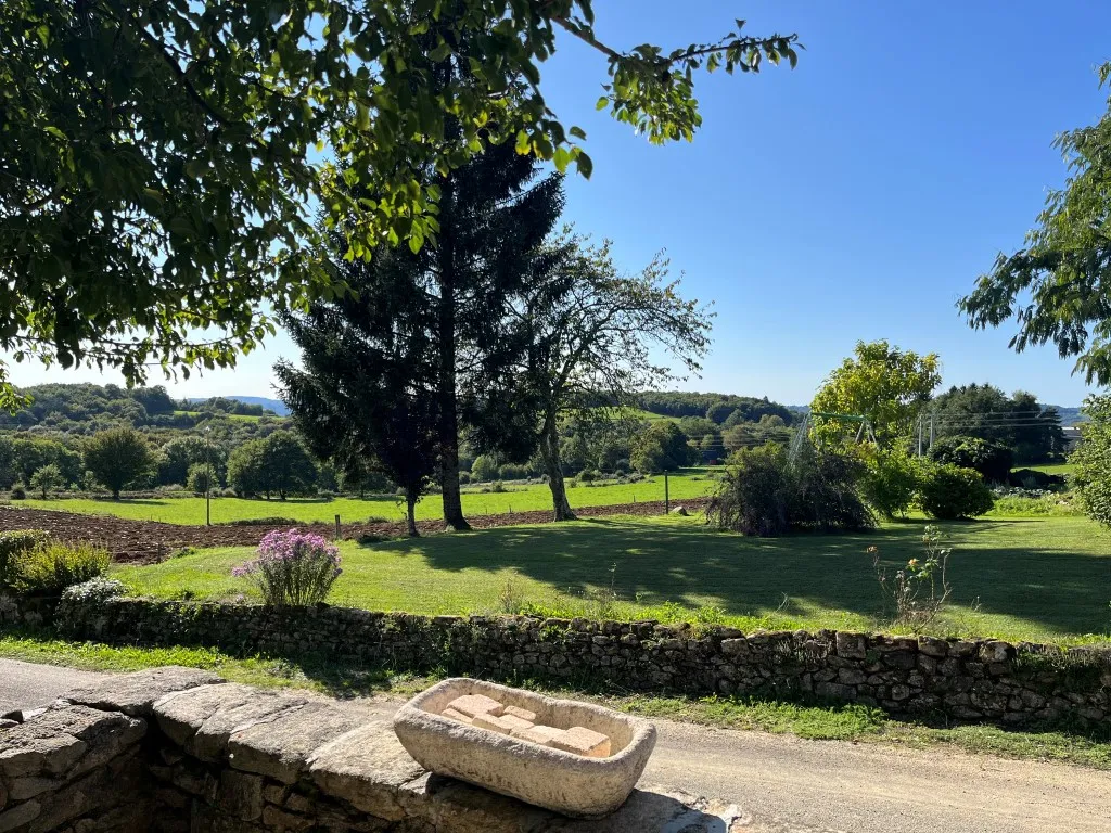 JOLIE MAISON DE CAMPAGNE AVEC TRES BEAU TERRAIN...