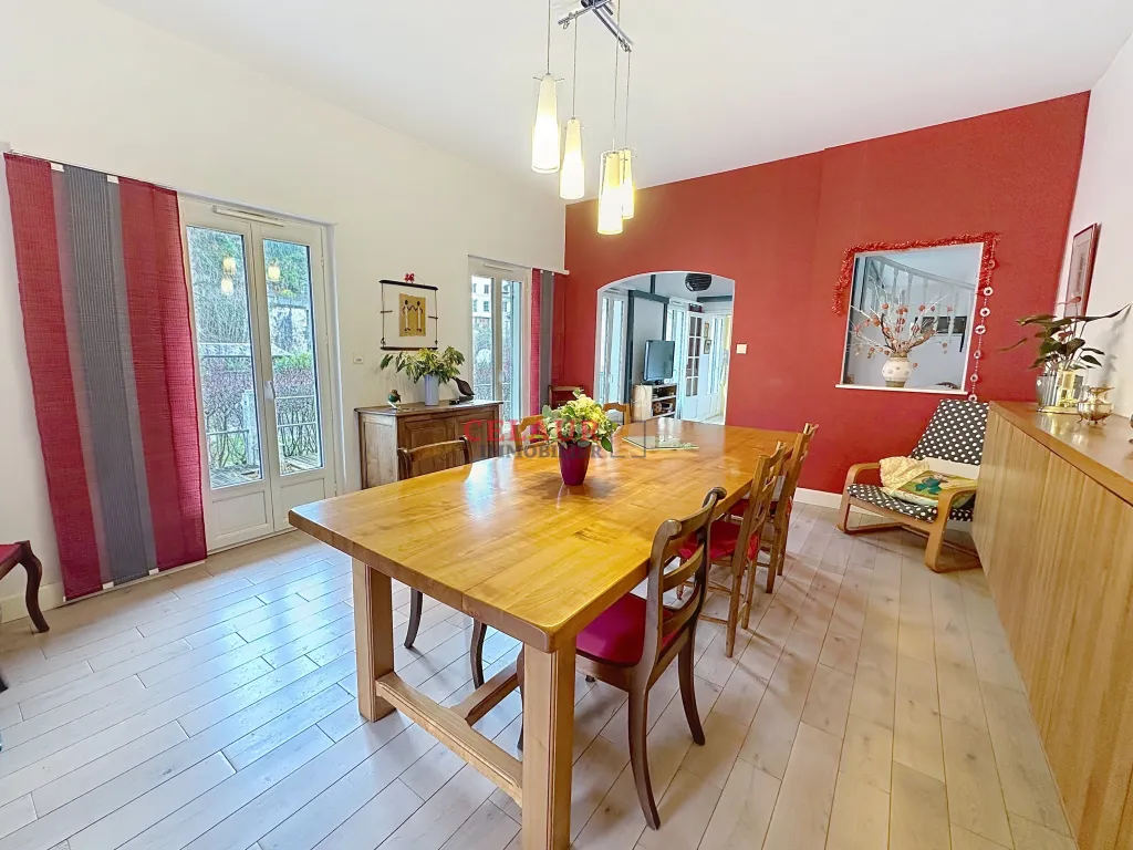 MAISON FAMILIALE AVEC STUDIOS IND&Eacute;PENDANTS