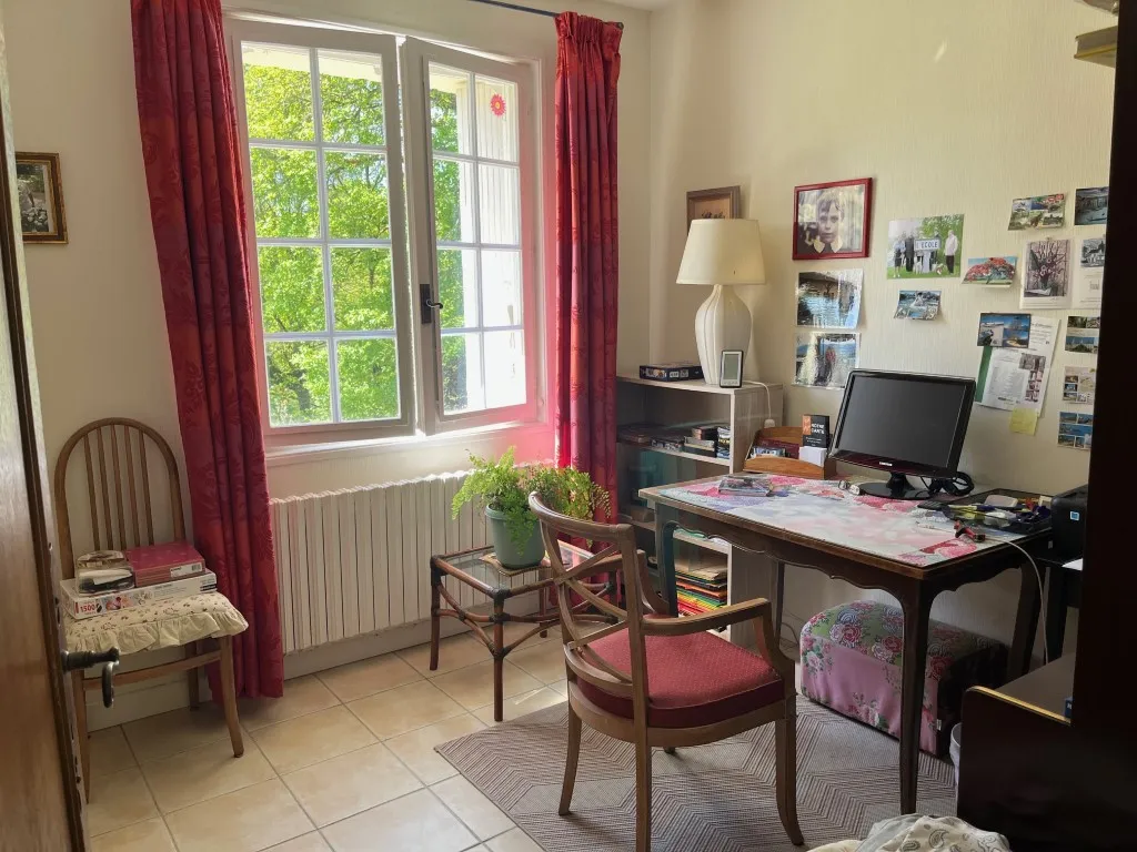 BELLE MAISON AVEC JOLI PARC ET VUE DEGAGEE