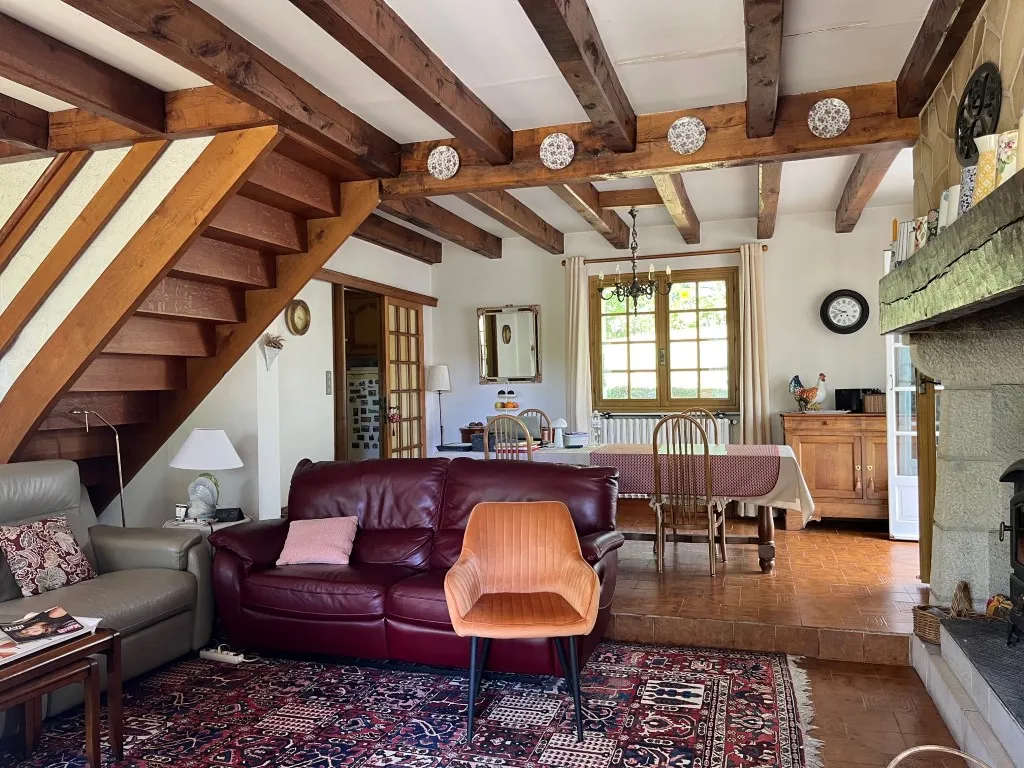 BELLE MAISON AVEC JOLI PARC ET VUE DEGAGEE