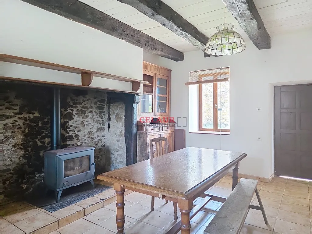 JOLIE MAISON EN PIERRES