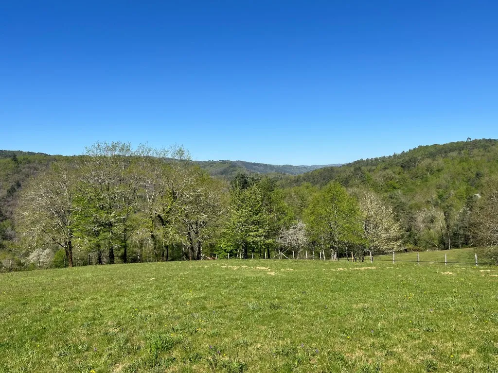 MAGNIFIQUE TERRAIN CONSTRUCTIBLE AVEC TRES BELLE VUE