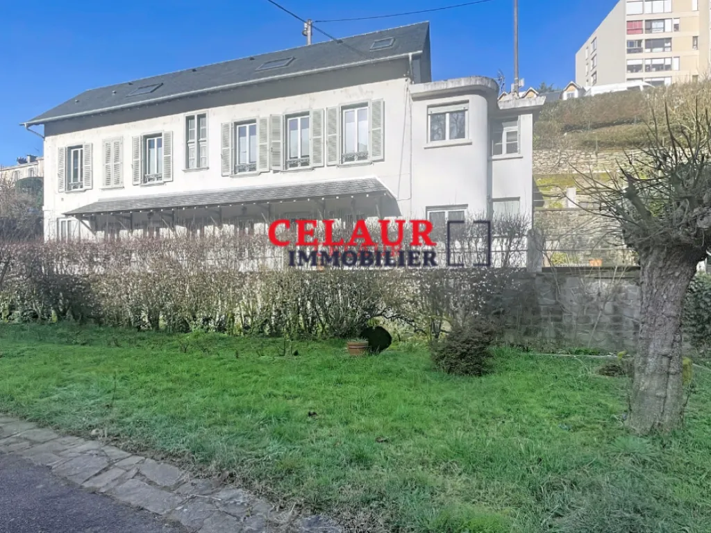 MAISON FAMILIALE AVEC STUDIOS IND&Eacute;PENDANTS