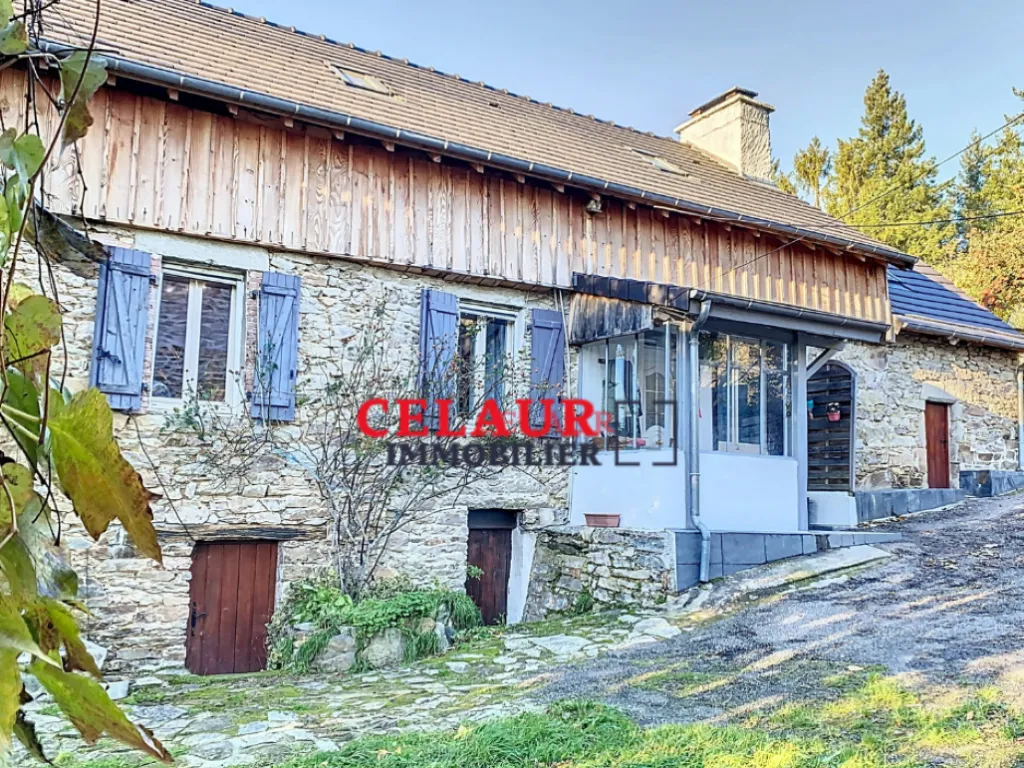 PROPRIETE EN PIERRES AVEC 4 HECTARES