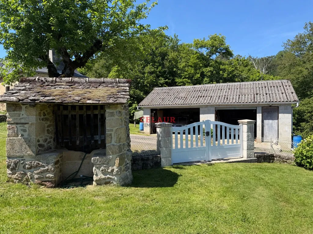 Charmante maison en pierre avec vue, piscine, four &agrave; pain, garage, terrain...