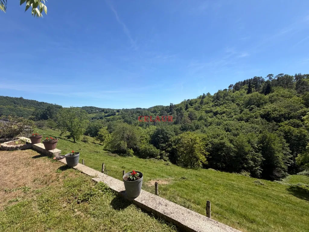 Charmante maison en pierre avec vue, piscine, four &agrave; pain, garage, terrain...