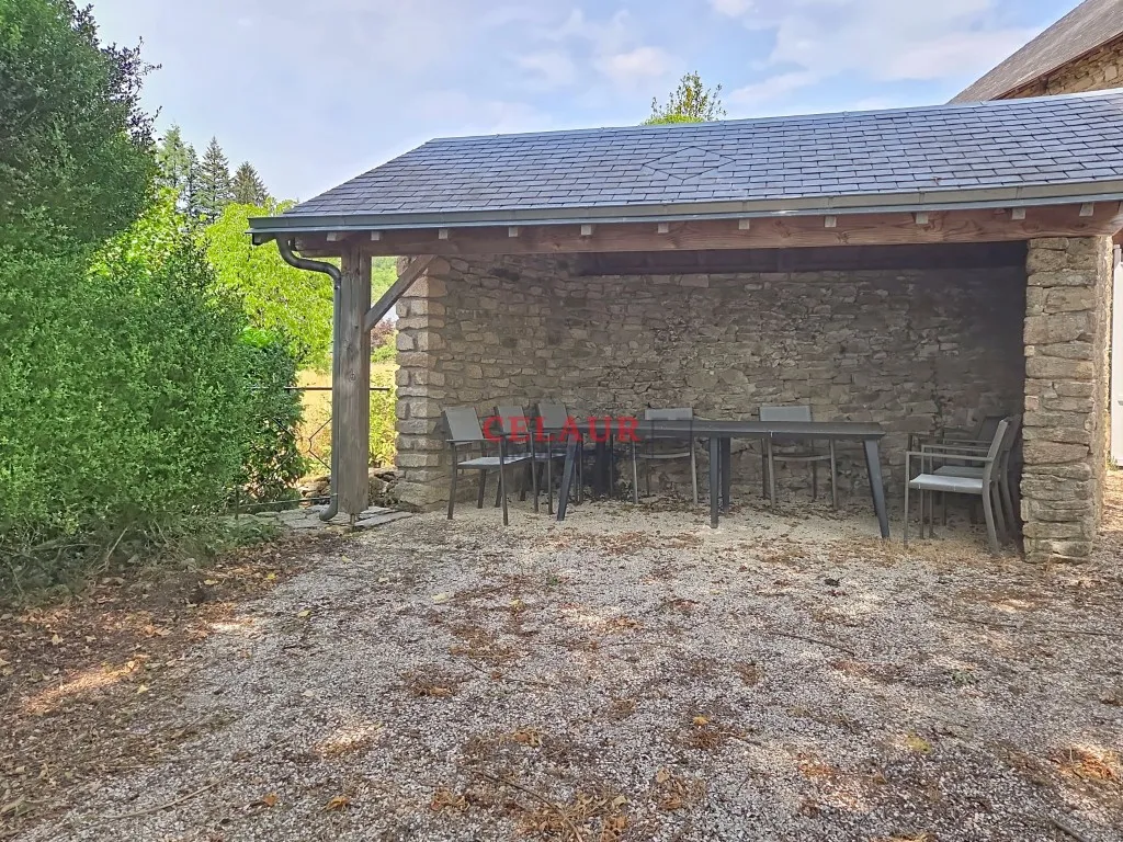 CHARMANTE MAISON EN PIERRE A MADRANGES