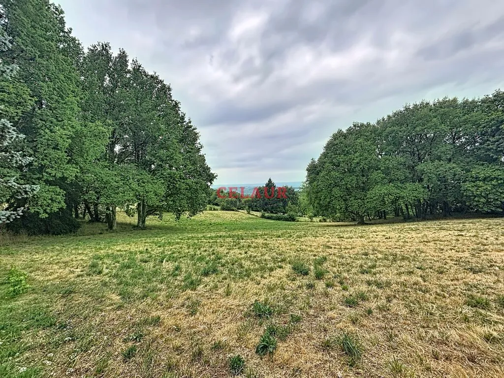 JOLIE MAISONNETTE EN PIERRE AVEC DEPENDANCE SUR 8419 M&sup2;