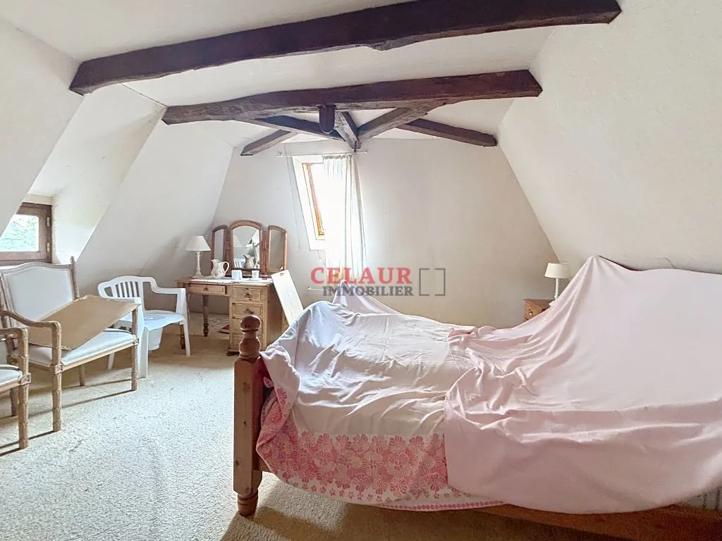 JOLIE MAISONNETTE EN PIERRE AVEC DEPENDANCE SUR 8419 M&sup2;