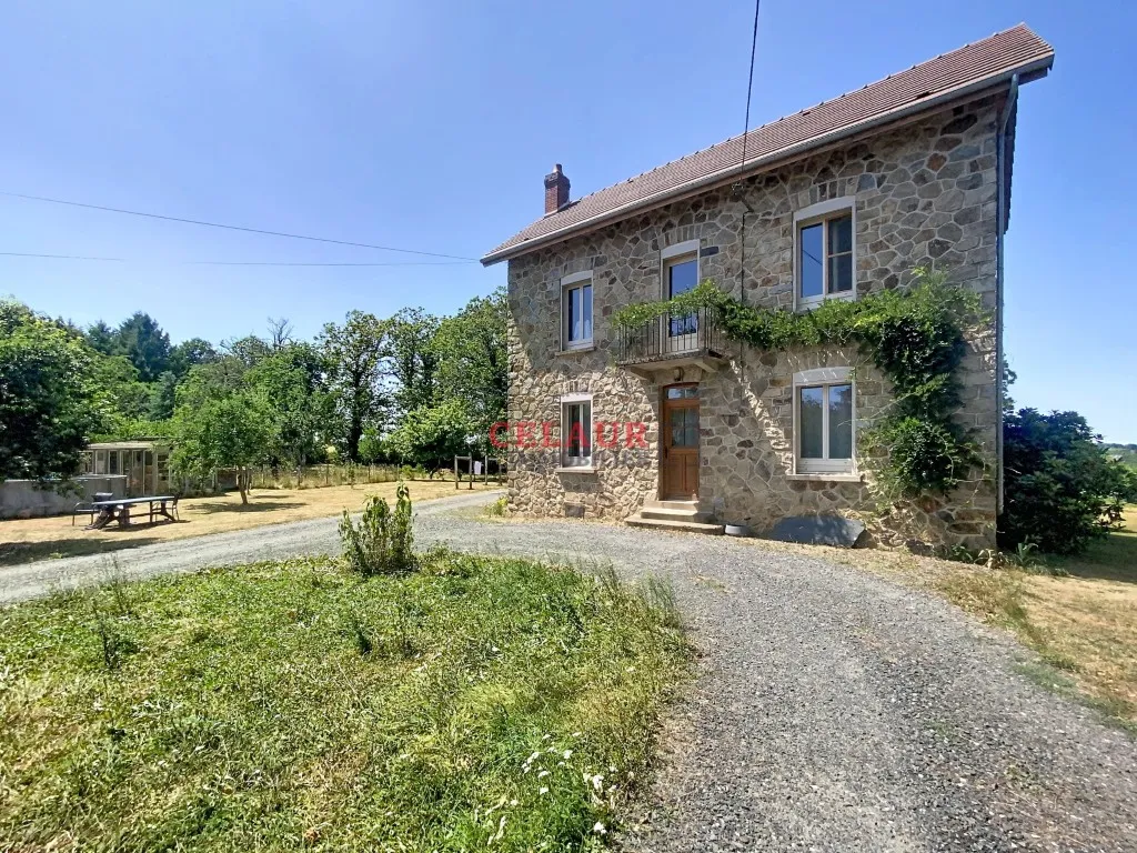 MAISON FAMILIALE AVEC 9000 M&sup2;