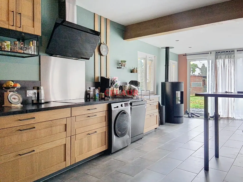 MAISON FAMILIALE AVEC 9000 M&sup2;