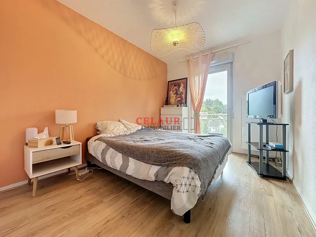 APPARTEMENT R&Eacute;NOV&Eacute; AVEC STATIONNEMENT