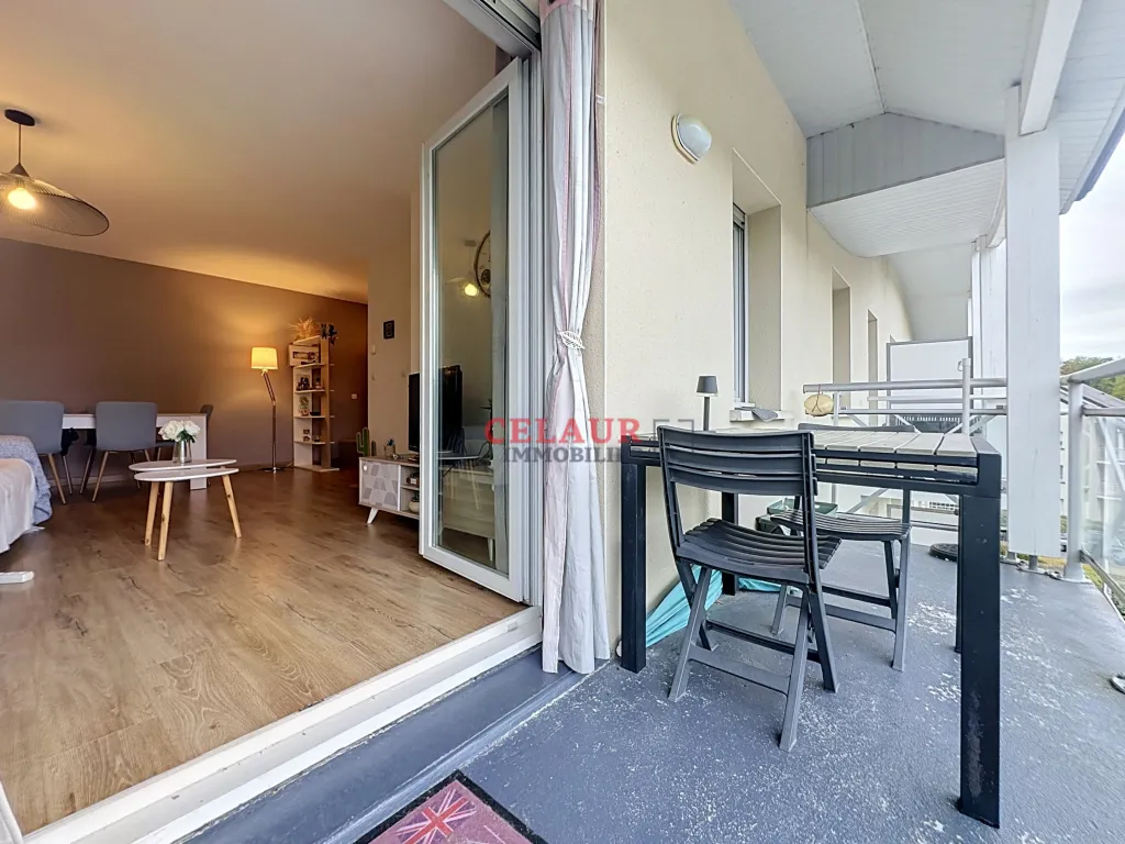 APPARTEMENT R&Eacute;NOV&Eacute; AVEC STATIONNEMENT