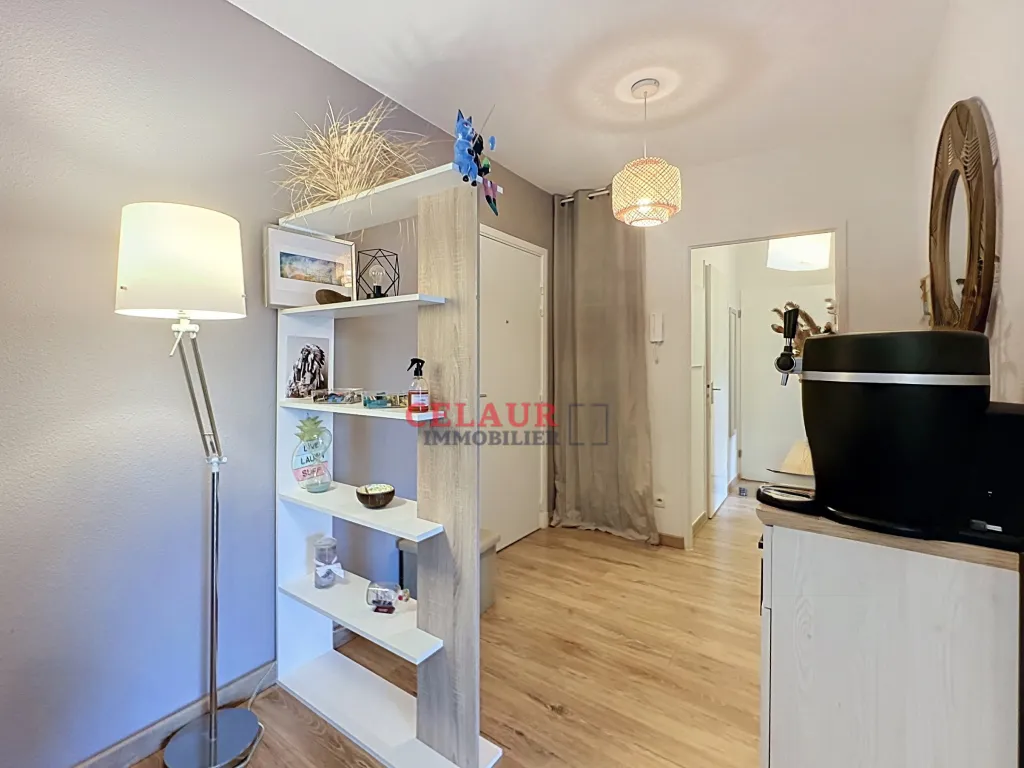 APPARTEMENT R&Eacute;NOV&Eacute; AVEC STATIONNEMENT