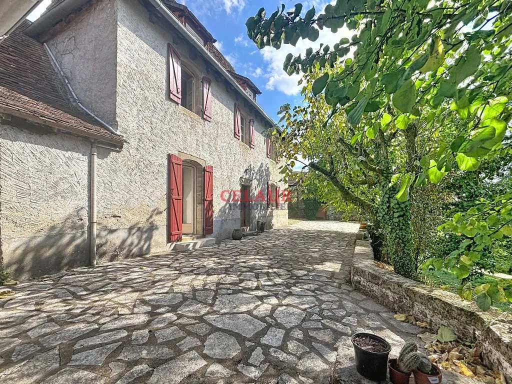 MAISON ET GRANGE SUR PARC 1 HA AVEC RUISSEAU